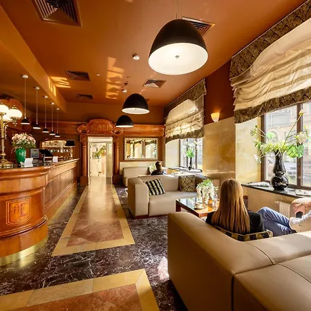 欧罗比斯基罗瓦中心酒店 3*