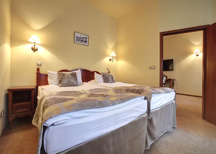 欧罗比斯基罗瓦中心酒店 酒店